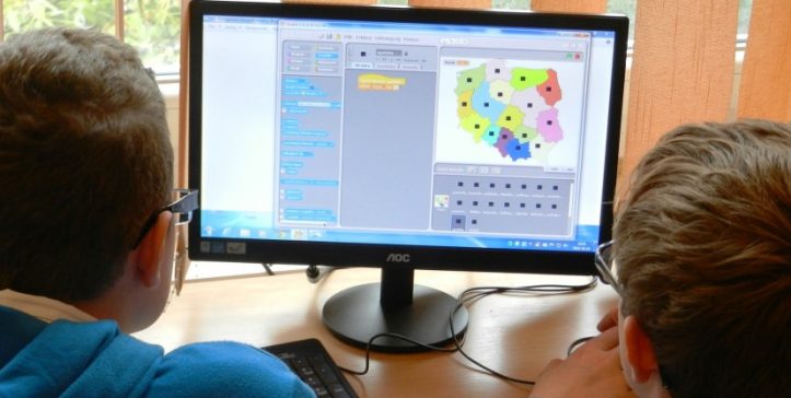 ¿Cuántos hogares en Ecuador pueden tener clases virtuales? Respuesta corta: no muchos